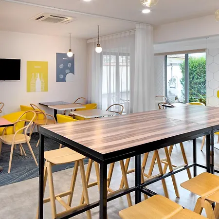 Отель Ibis Styles Centre 3*