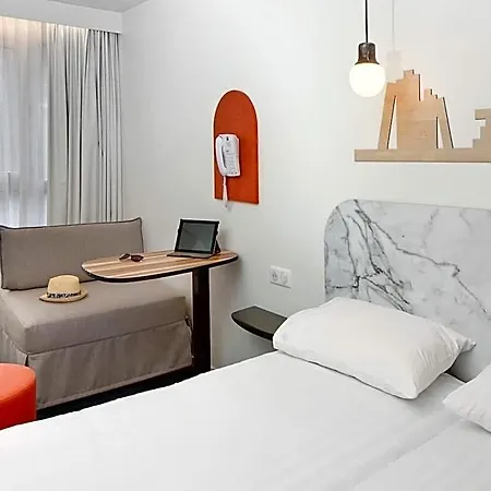Ibis Styles Centre Βισύ