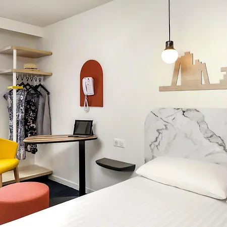 Отель Ibis Styles Centre 3*