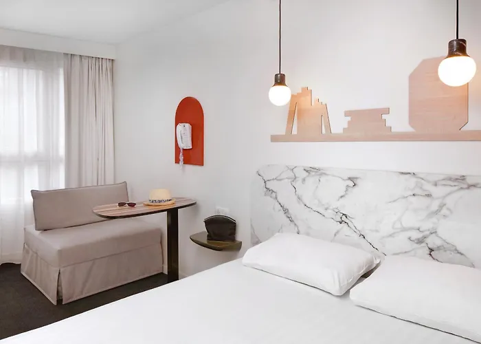 Otel Ibis Styles Centre 3*